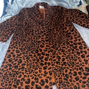 It’s got pockets!!!! I never wear, this it’s literally brand new.